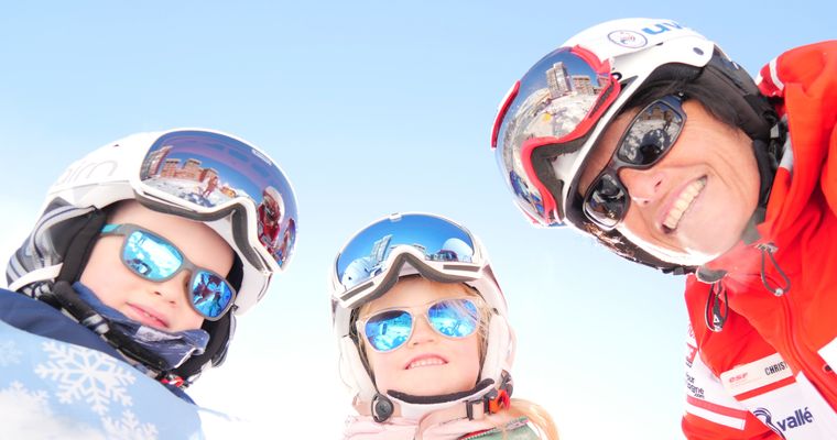 enfants au mini club à l'ESF Les Menuires
