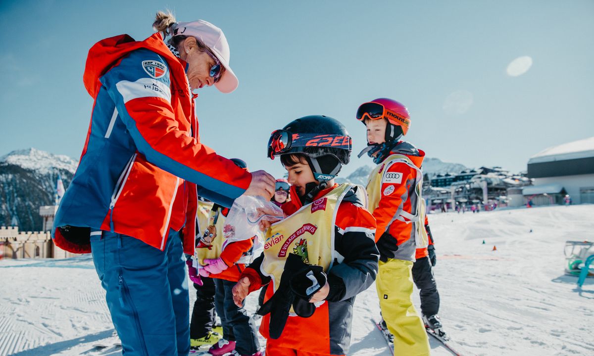 Les cours de ski pour les enfants : comment ça marche ? - Les Petits  Baroudeurs