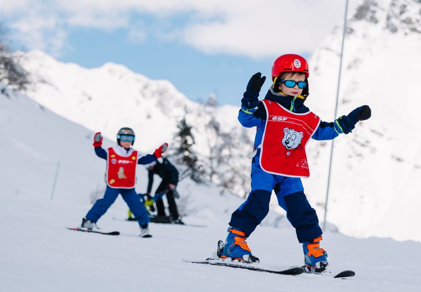 Des pistes de ski à l'heure du chocolat chaud, les accessoires YOYO ont été  pensés pour rendre vos balades encore plus cosy ! Qui emmène sa YOYO à  la, By Babyzen