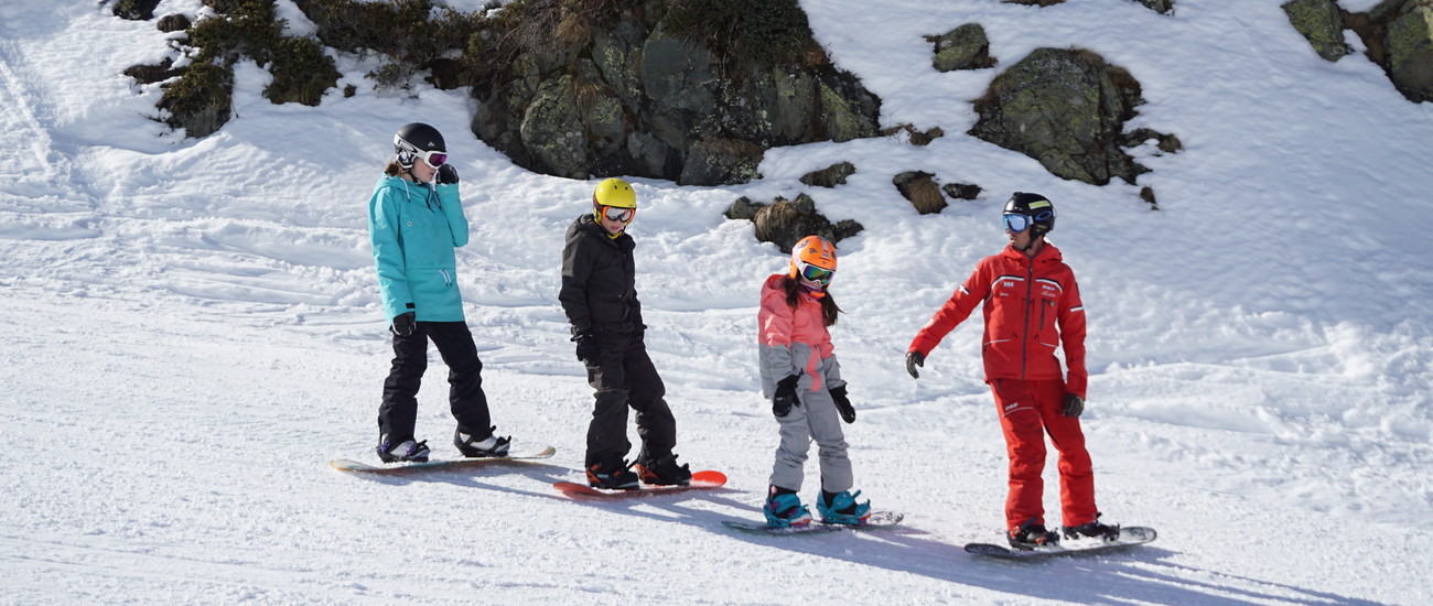Snowboarding Group Lessons - esf Oz 3300