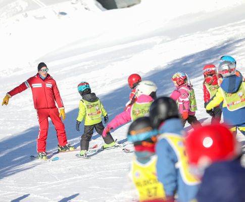 Cours Ourson - Tout petits J'ai au moins 4 ans et j'ai déjà skié - esf  Avoriaz